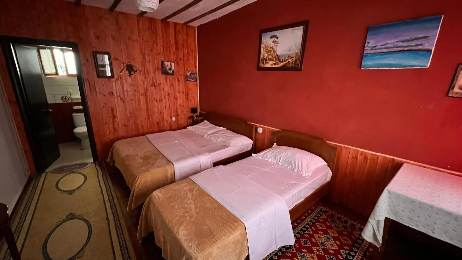 Krujë Rooms Merlika -Inside The Castle- فندق مبيت وإفطار