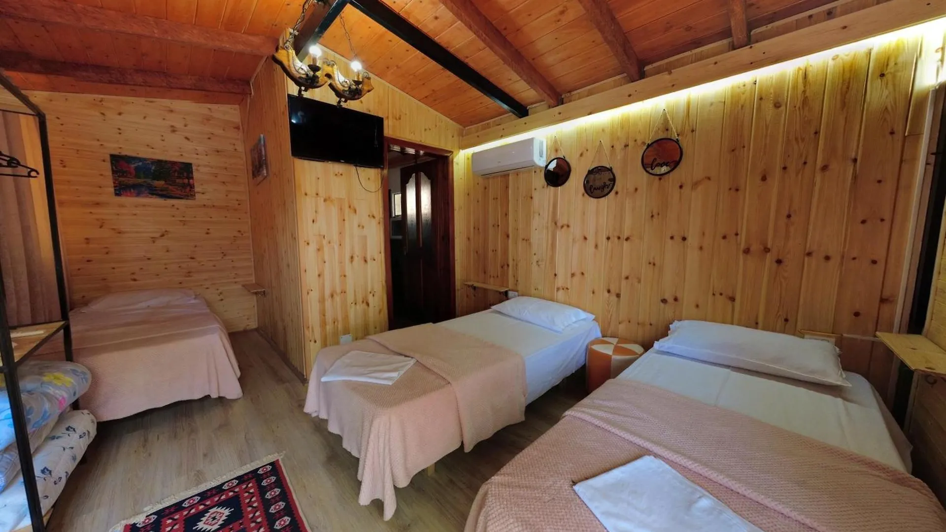 Krujë Rooms Merlika -Inside The Castle- ألبانيا