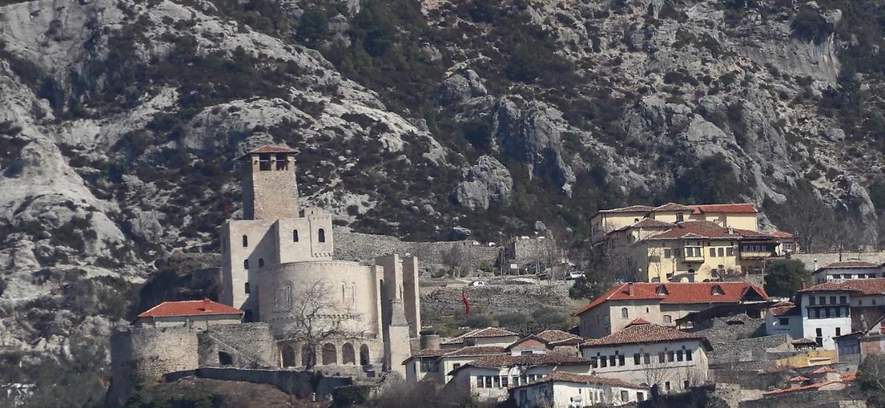 فندق مبيت وإفطار Krujë Rooms Merlika -Inside The Castle-